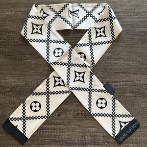 Louis Vuitton Monogram Black & White Silk Twilly Scarf Bandana Wrap Designer
